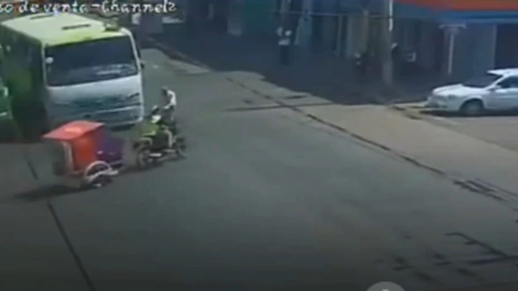 Abuelito en bici termina arrollado por camión en Valle de Chalco, Edomex