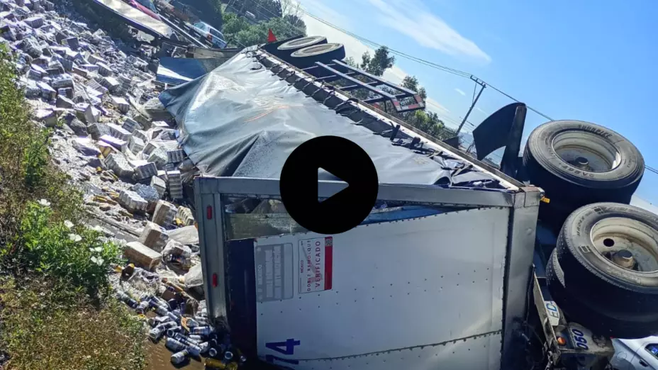 PORTADA volcadura tráiler cervezas.jpg