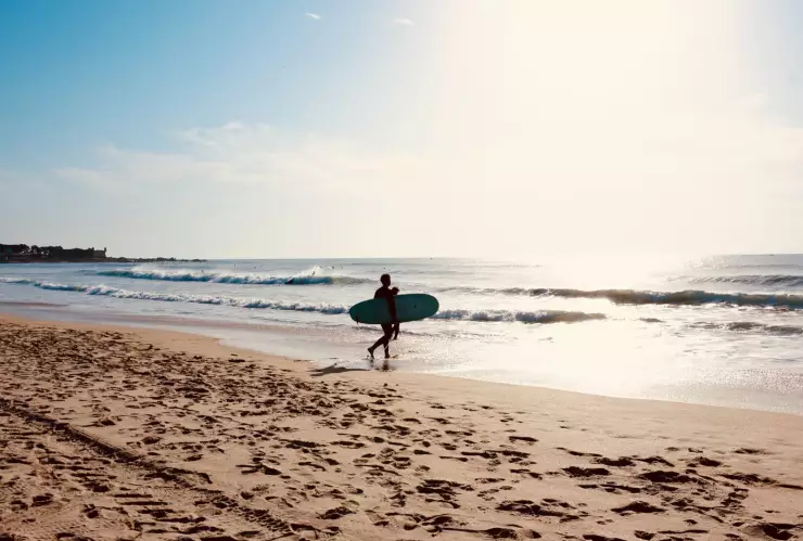 Encuentran bacteria come carne en playas de México