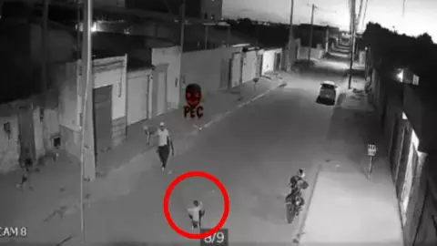 VIDEO SENSIBLE: Bebé de un año muere atropellado cuando jugaba fútbol con su familia