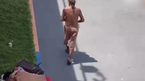 Aprovechan distracción de pareja en espacio público para robarles el celular