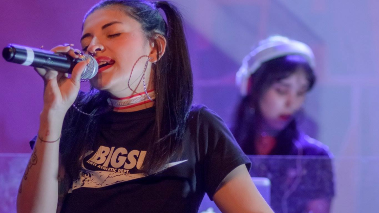 Cazzu llama estúpido a Nodal al presentar la canción “Otro como tú”.png