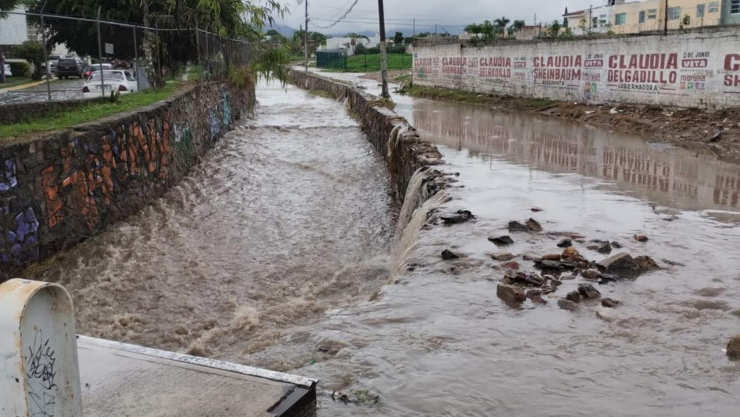 Corriente arrastra a joven en Zapopan; así lo encontraron bomberos del municipio
