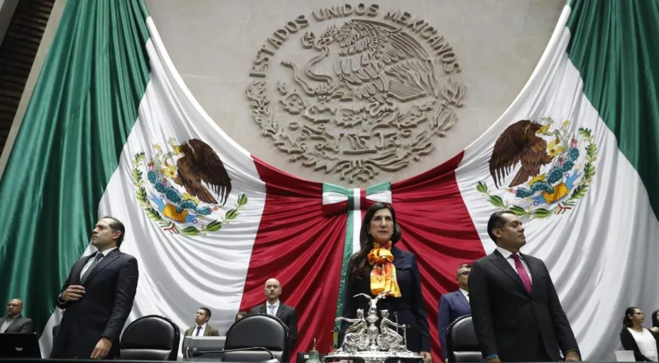 Diputados hacen donaciones a afectados por las lluvias .jpg