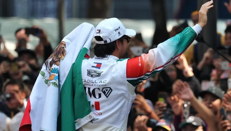 Checo Pérez bandera GP México