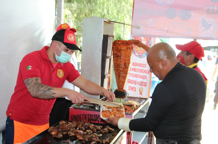 Todos nuestros voluntarios agradecen su enorme apoyo y comida.