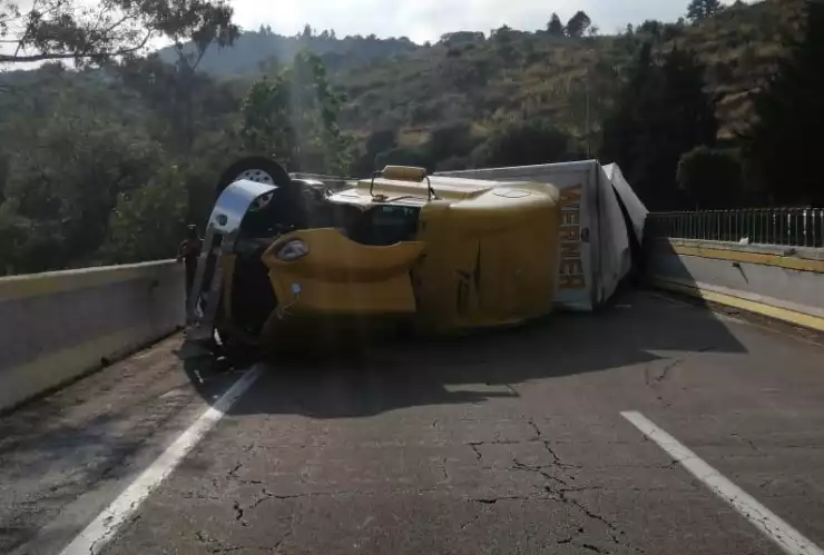 vuelca tráiler topilejo cierran méxico cuernavaca