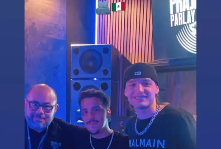 ¿Anuncian nueva colaboración? Nodal y Peso Pluma posan juntos en un estudio de grabación