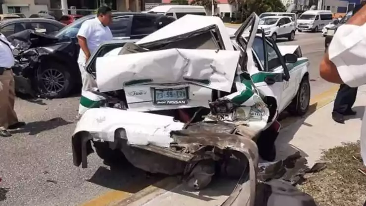 Fuerte accidente en el Boulevard Colosio de Cancún