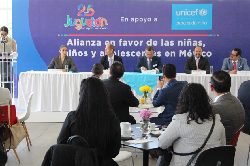 Claudia Mollinedo condujo el evento en el que UNICEF y Juguetón suman sus esfuerzos en pro de la niñez que esté en territorio mexicano.