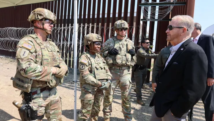 Ronald Jonhson en la frontera con EU