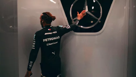 Lewis Hamilton le dice adiós a Mercedes, hola a Ferrari en 2025