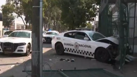 Pasajero detenido por intentar desviar avión a EU provocó fuerte choque al intentar escapar| VIDEO