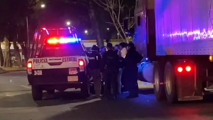 Trailer intenta escapar en Xalapa