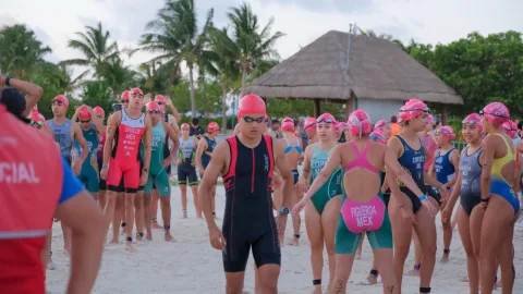 Brilla el Triatlón Astri Cancún 2025 en el Caribe Mexicano con apoyo de Mara Lezama