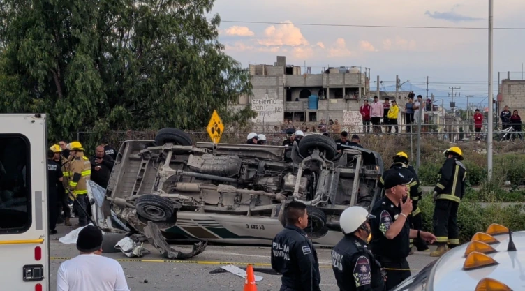 accidente-en-pachuca-hidalgo-hoy-volcadura-combi-deja-un-muerto-y-lesionados