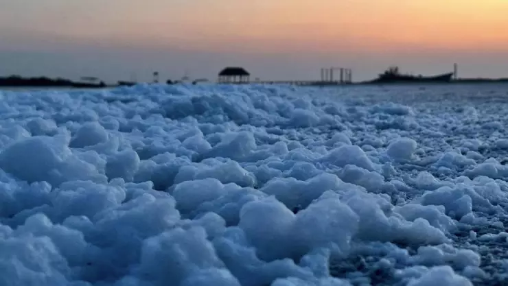 mar de espuma en el cuyo que es fenomeno