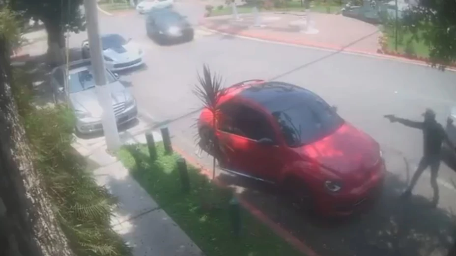 Momento exacto del ataque armado en el fraccionamiento Burgos.