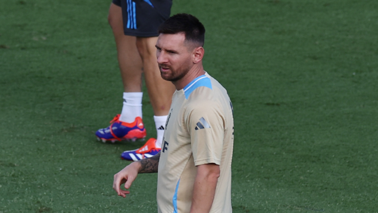 Lionel Messi en el entrenamiento de la selecci&oacute;n argentina