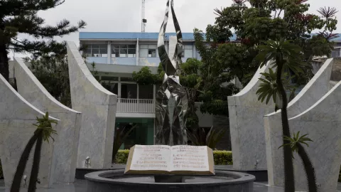 Aquí yacen los restos de Aarón Joaquín, fundador de la Luz del Mundo.