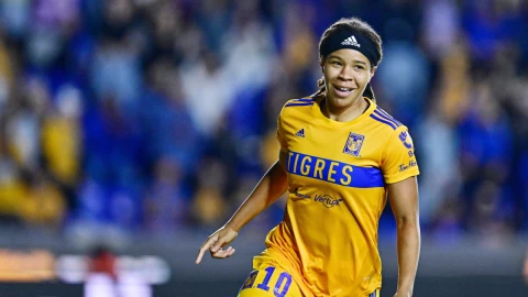 Mia Fishel, la goleadora número 1 del mundo