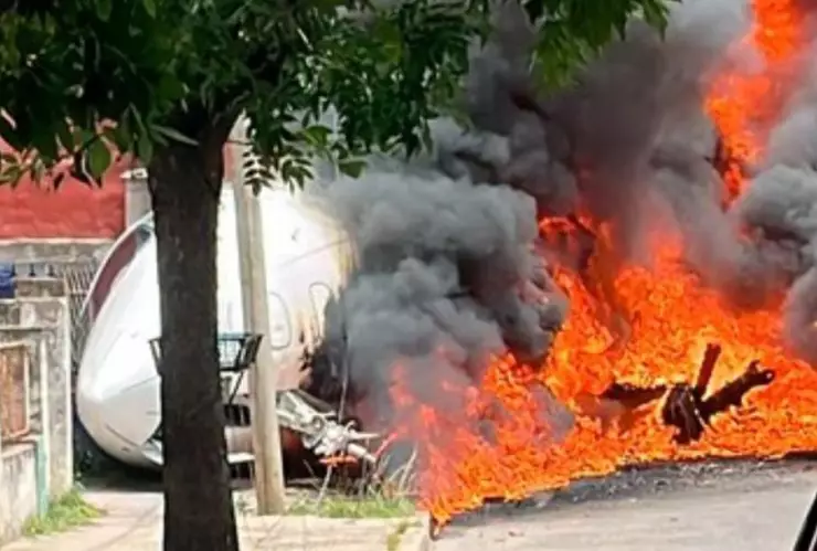 Avión se despista y choca contra una casa en San Fernando (VIDEO)