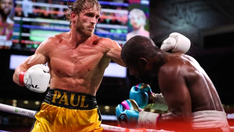 Floyd Mayweather vs Logan Paul 