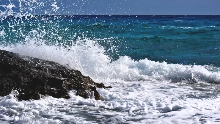 Alertan de alto oleaje en Puerto Vallarta; se puede ingresar al mar hoy 25 de marzo