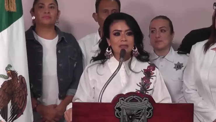 Alcaldesa de Chilpancingo Norma Otilia Hernandez llora Lady Pachangas.jpg