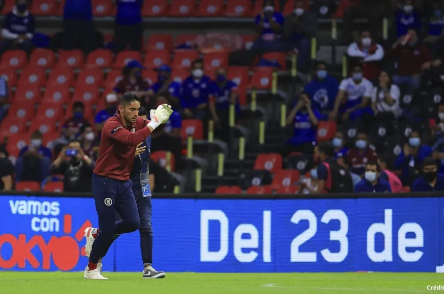 2 Jesús Corona campeón liga mx cruz azul 2021.jpg