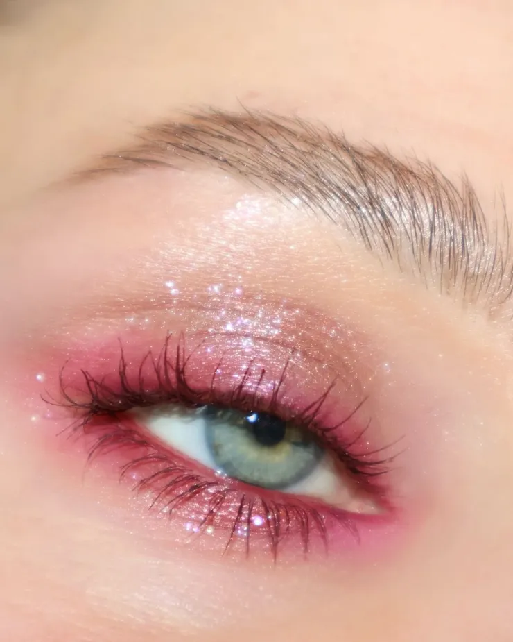 Las sombras brillantes ayudan a que la mirada resalte