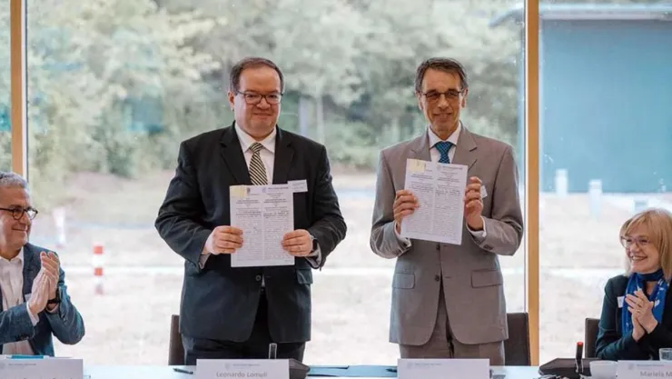 El rector de la UNAM, Leonardo Lomelí, junto a Armin von Bogdandy; Hartmut Rank, director del Programa Estado de Derecho para Latinoamérica.