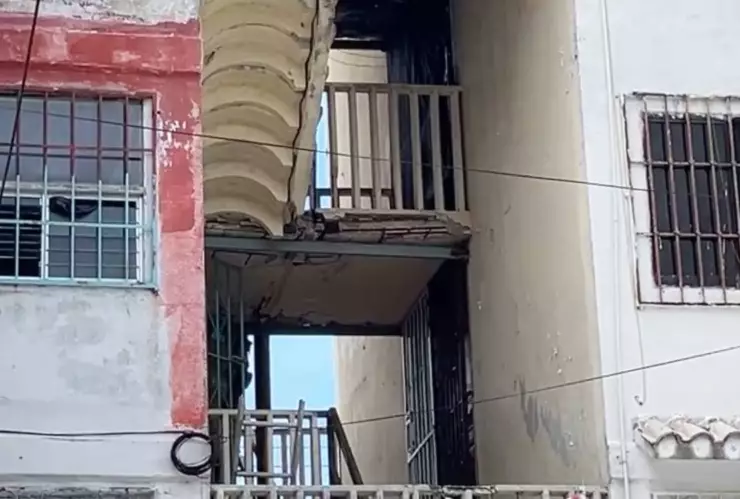 ÚLTIMA HORA: Reportan el derrumbe de escaleras en un edificio de ‘Corales’ en Cancún | FOTOS