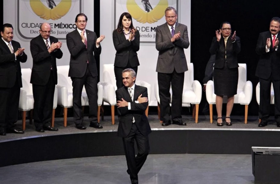 Miguel Mancera, titular del GDF, con parte de su gabinete