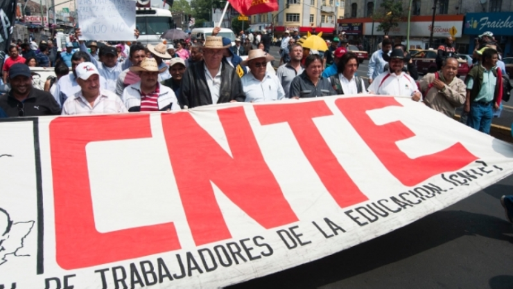 Manifestantes de la CNTE