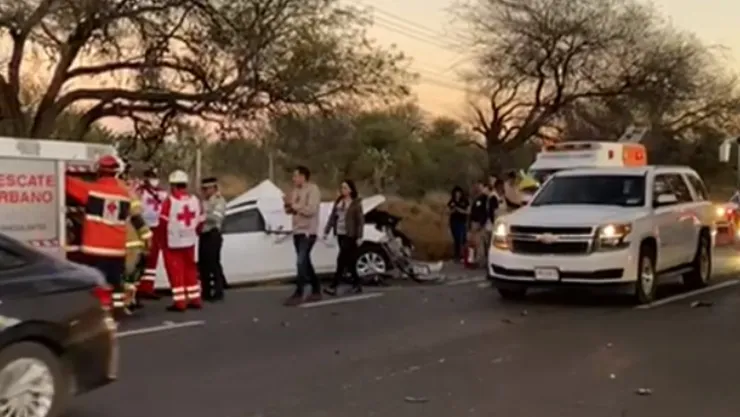 Dos muertos tras aparatoso accidente entre un carro y un tráiler en la Carretera 45 Sur