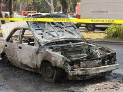 Taxi se incendia en carriles laterales de Manuel González: Otras afectaciones en CDMX|EN VIVO