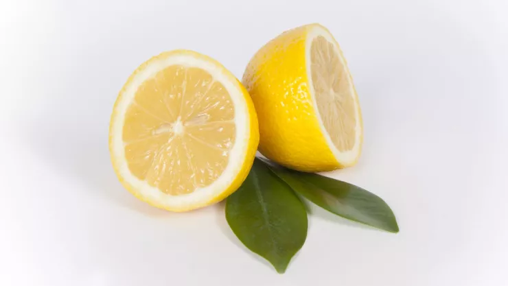 ¿Qué significa que los limones se pudran tras una limpieza energética?