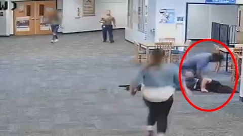 Maestra es golpeada por alumno en Florida