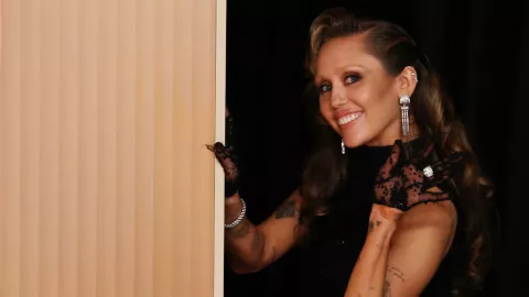 El look de Miley Cyrus en los Premios Oscar 2025