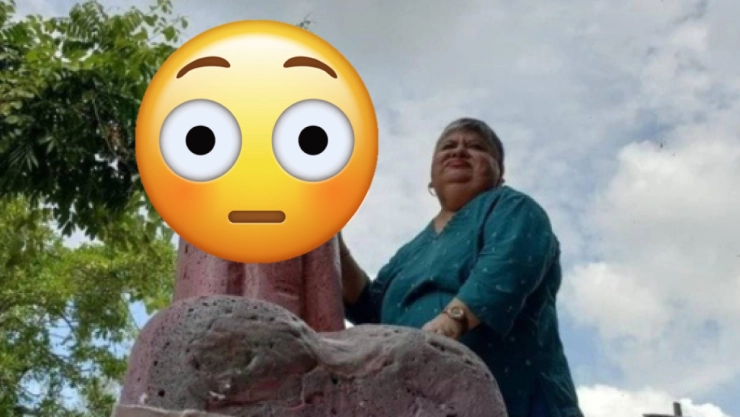 Cumplen última voluntad de mujer y colocan estatua de pene sobre su tumba