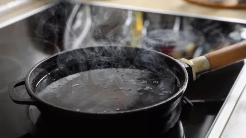 Estos tipos de sarten requieren sí o sí un curado previo en aceite.