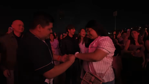 Emotiva propuesta de matrimonio durante concierto de Morat en Mérida