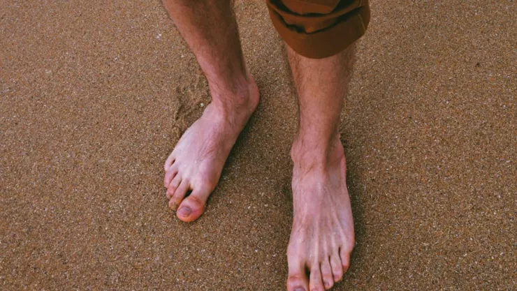 Este es el hábito que está dañando tus pies y debes evitar según expertos