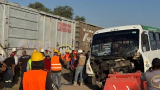 Accidente tren y camión.jpeg