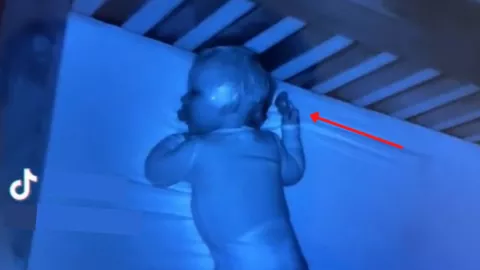 VIDEO Una mujer asegura que grabó al “ángel de la guarda” de su bebé.jpg