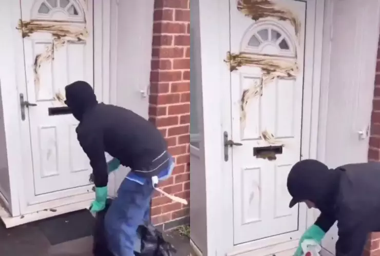 Hombre embarra popó en la casa de su vecino porque se hacía en su jardín