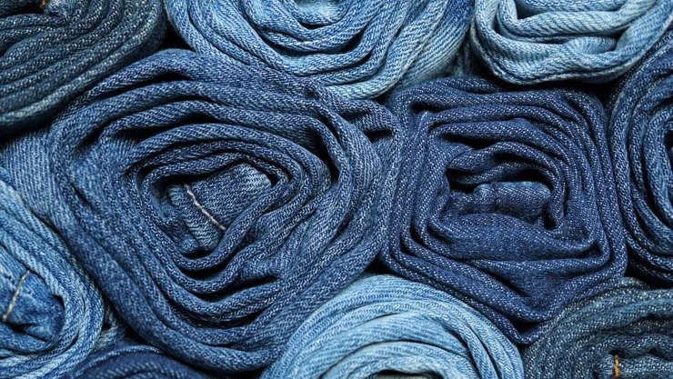 El significado de que una persona vista de azul marino