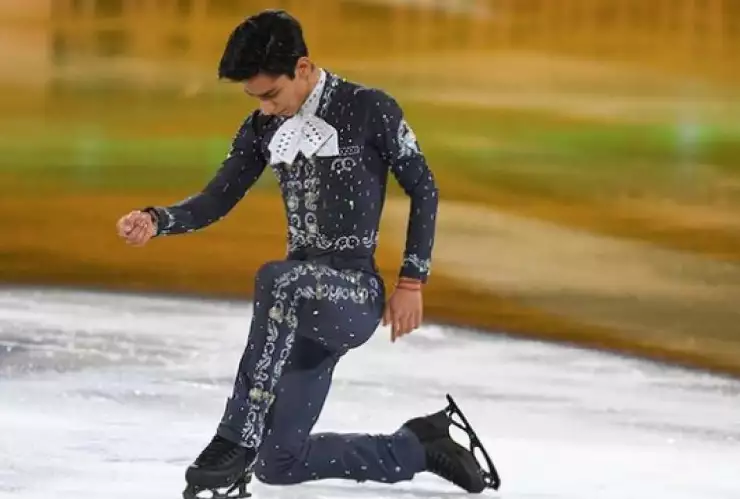 Video Donovan Carrillo se luce con rutina al estilo Lucha Libre