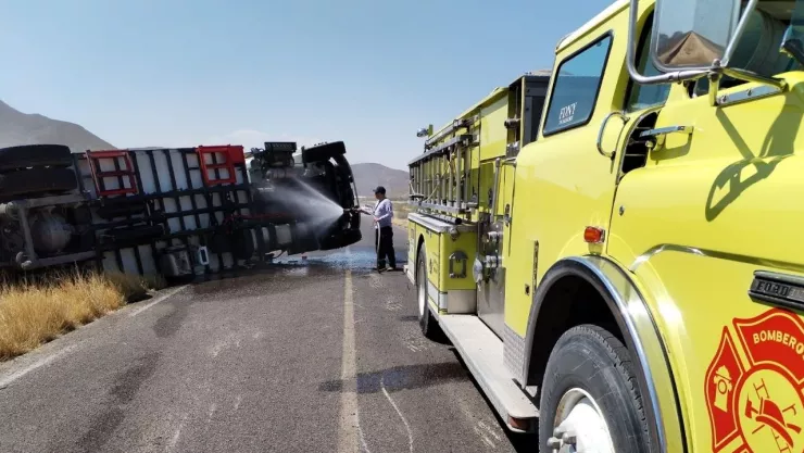 trailer vuelca en lerdo.jpg